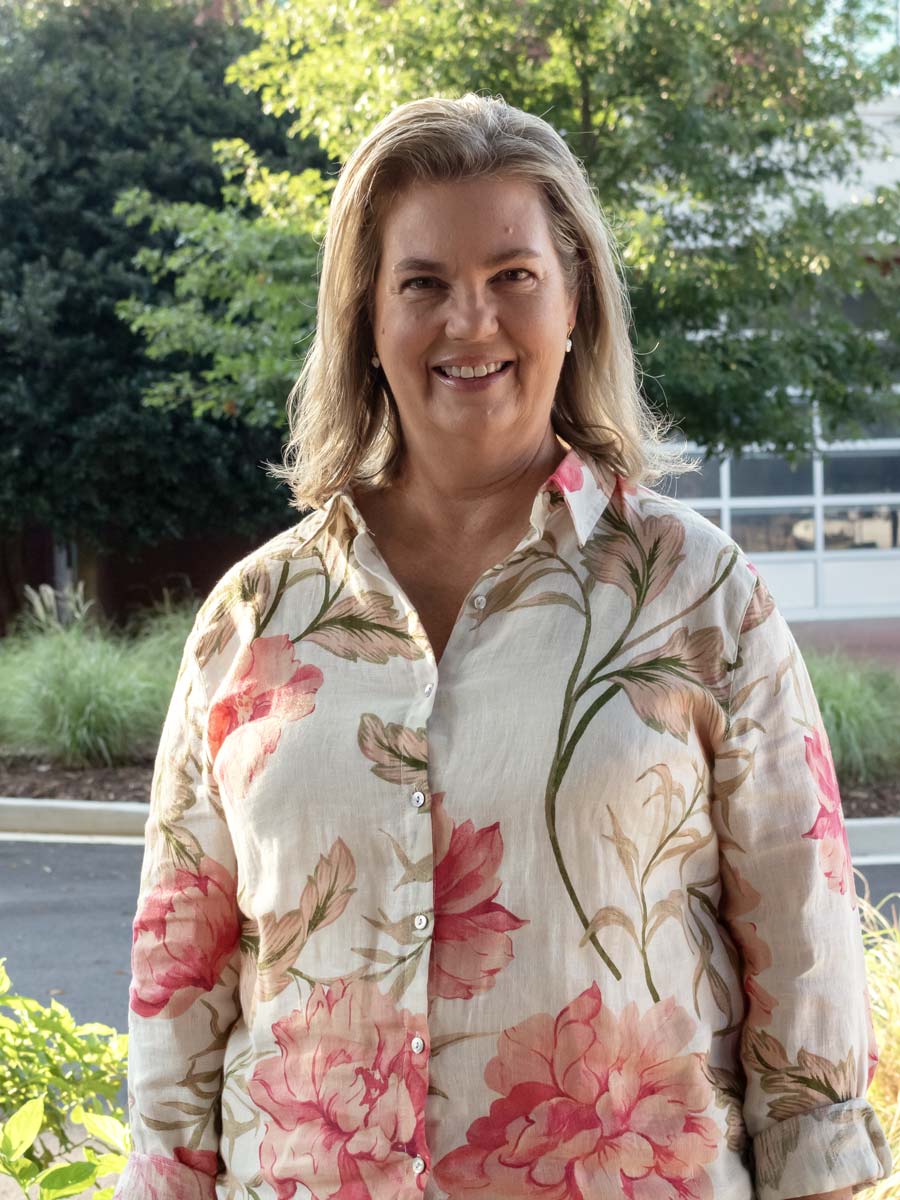 Portrait of Lori Arinder 
